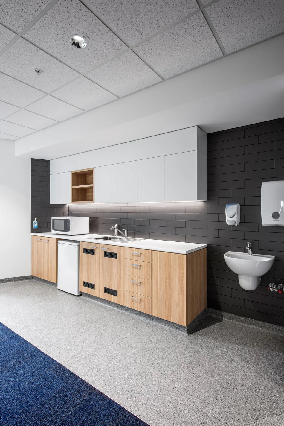 Accolade-Safe-R10-Vinyl_Sheet_Flooring-4 Accolade-Safe-R10-Vinyl_Sheet_Flooring-4