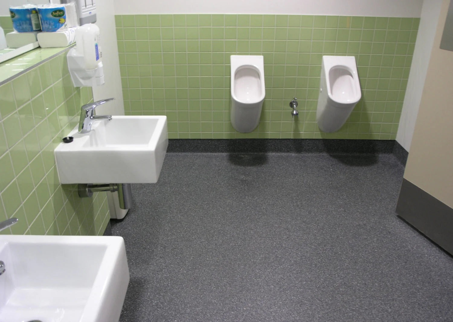 Accolade_Foothold-Vinyl_Sheet_Flooring-R11-3 Accolade_Foothold-Vinyl_Sheet_Flooring-R11-3