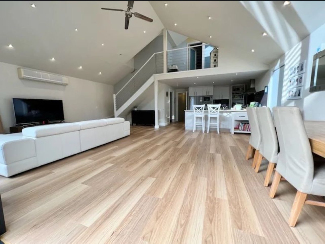 Hybrid-Flooring-6.5mm-Colour-Coastal-Blackbutt Hybrid-Flooring-6.5mm-Colour-Coastal-Blackbutt