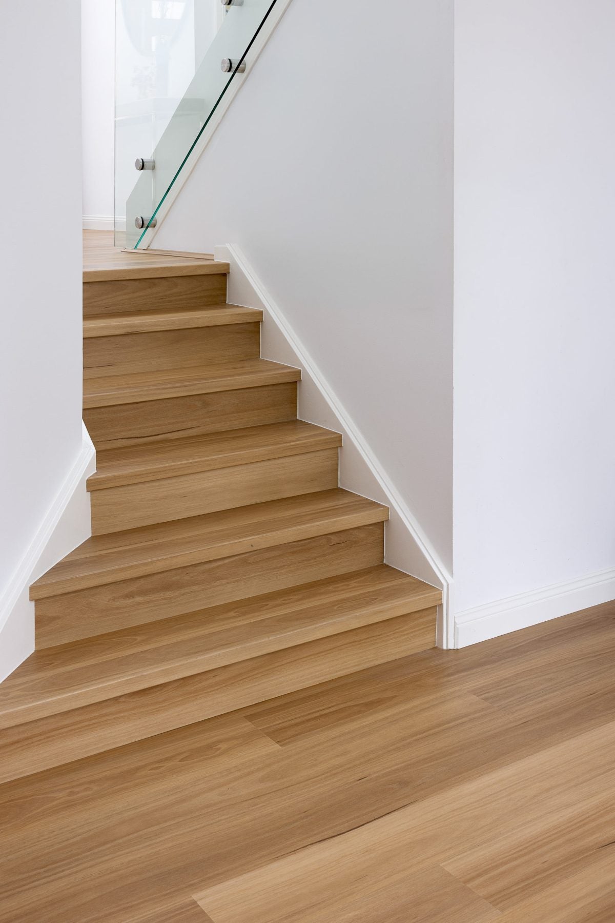 Lifestyle-Lifestyle-Hybrid-Flooring-Blackbutt-3 Lifestyle-Lifestyle-Hybrid-Flooring-Blackbutt-3