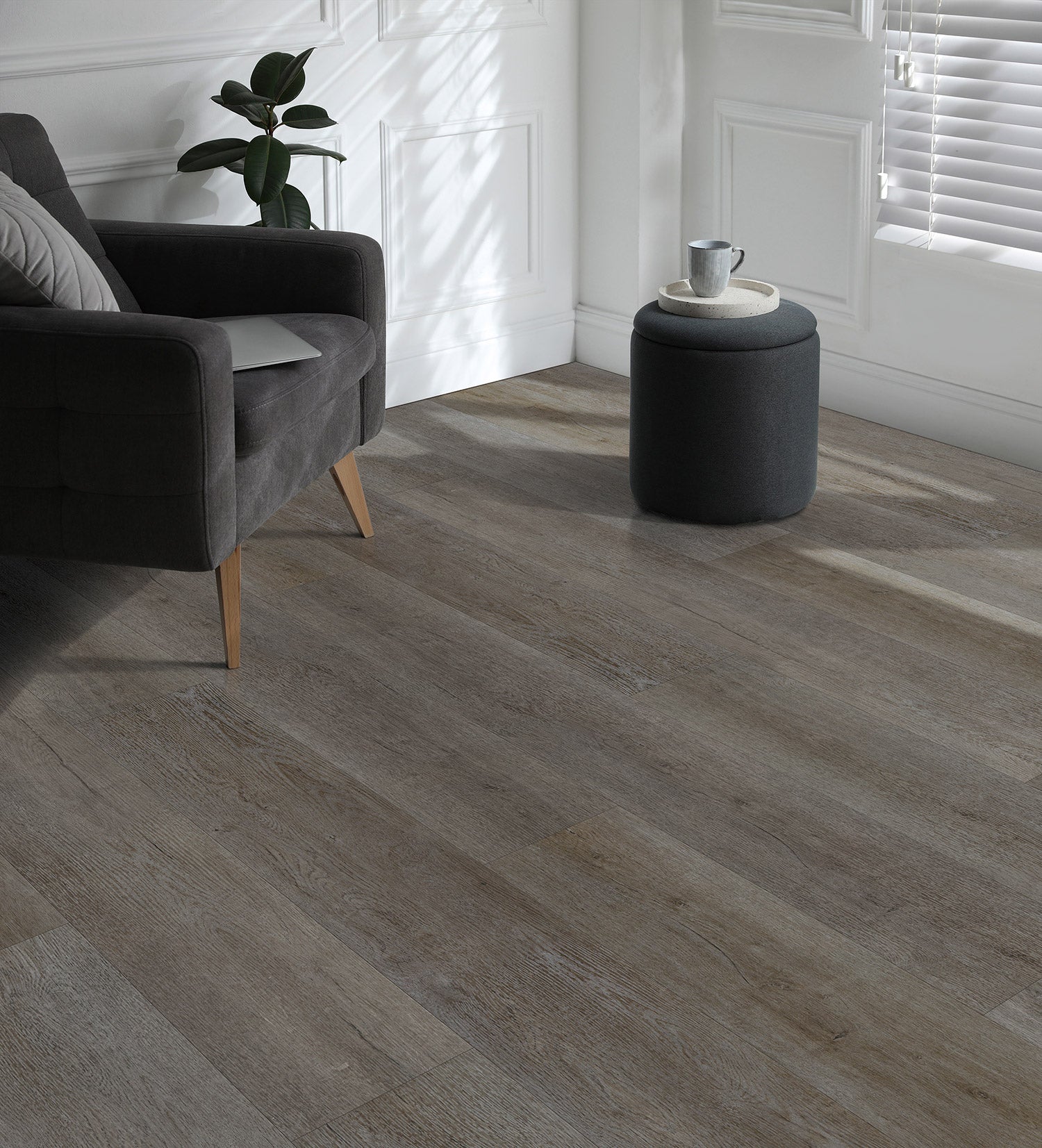 Oakwood-Vinyl_Plank-Colour-Nero-Oak-Room Oakwood-Vinyl_Plank-Colour-Nero-Oak-Room