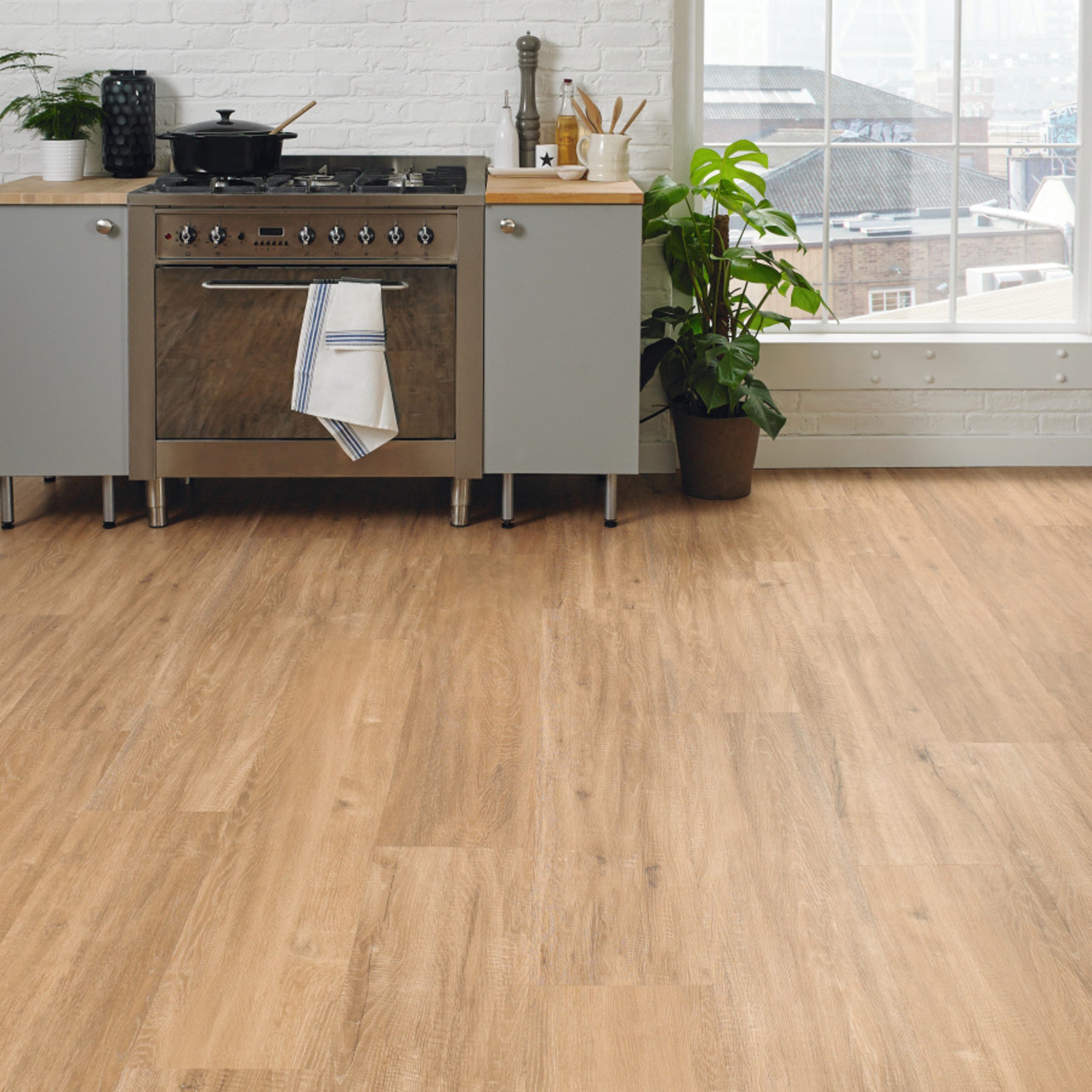 4.5mm-Chamagne-Oak-LLP310-Room-2