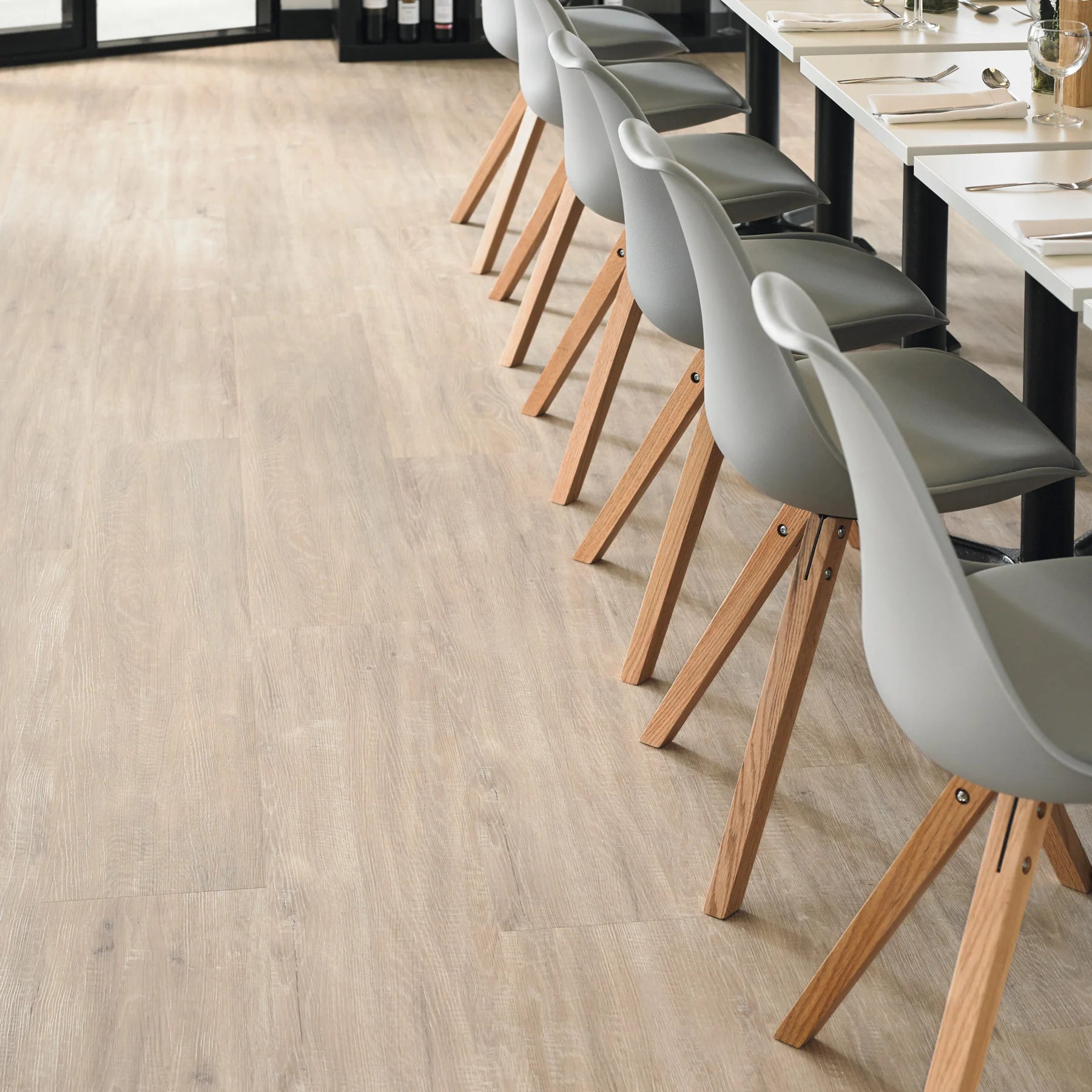 4.5mm-Pearl-Oak-LLP306-Room-1
