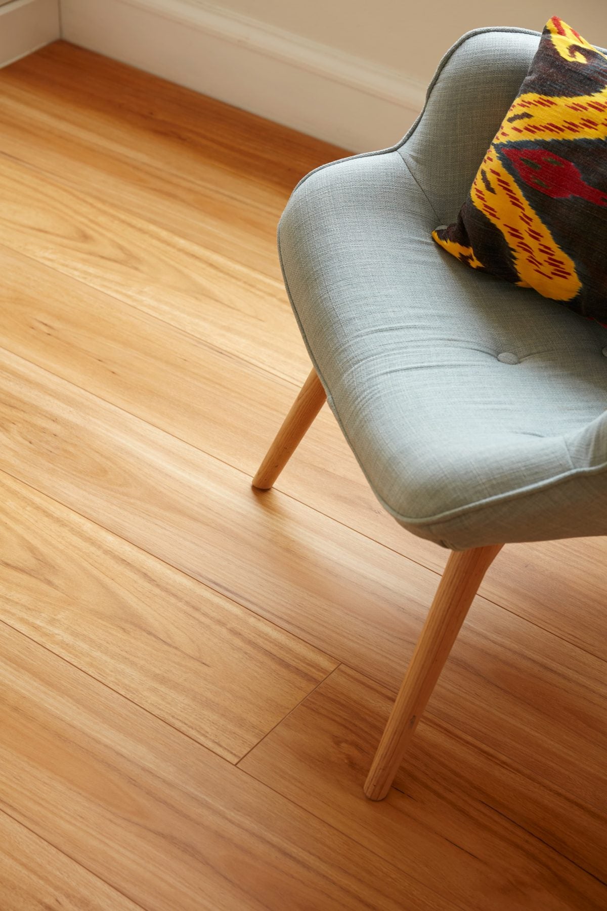 Blackbutt-Oakleaf-Laminate-Flooring-Standard