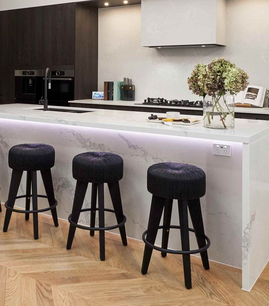 Chevron-De-Marque-Engineered_Timber-Flooring-600_x_90x_21-6mm-Colour-Champagn-6_1d1224a9-7f64-447c-bbfe-6ab9de50a347