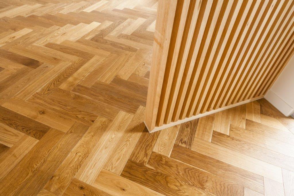 Chevron-Herringbone_600_x_120_x_15mm-Colour-Cognac-Room-1