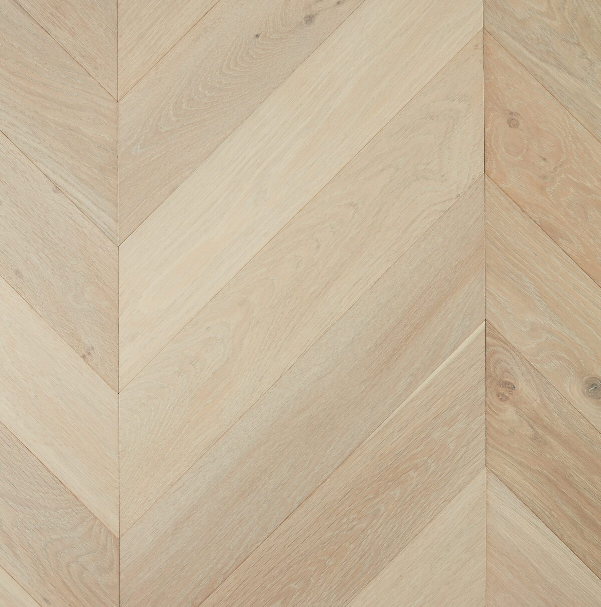 Chevron Timber Flooring – Engineered Oak-15/4mm