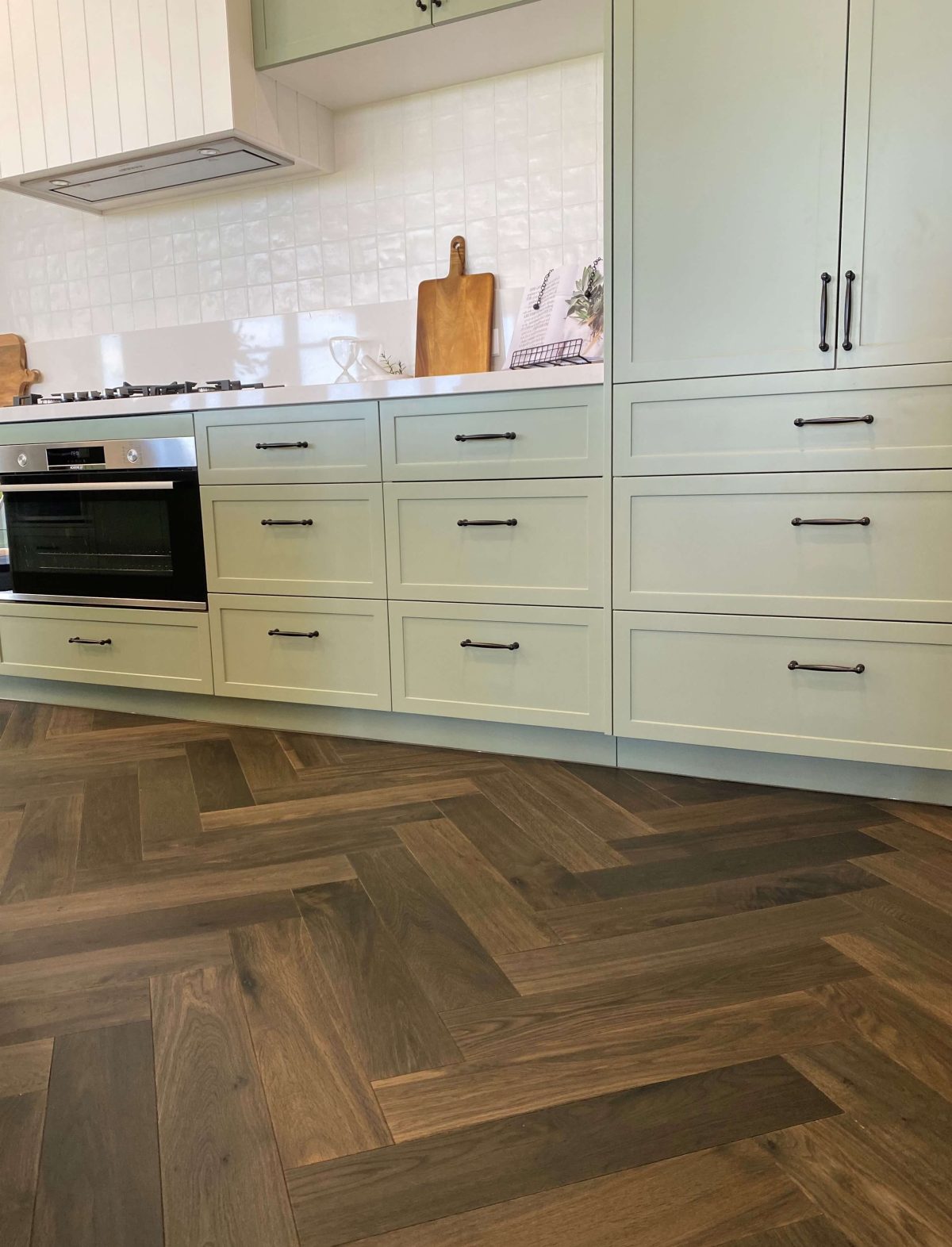 De_Marque_Oak_Herringbone_Vintage-kitchen-2_9c8d7b8c-9330-4e9f-91d3-d565333258ea