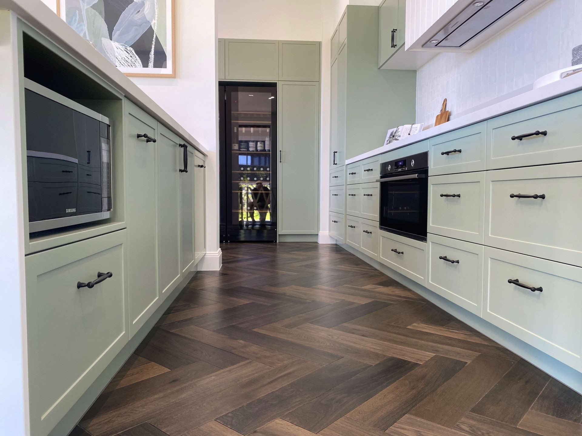 De_Marque_Oak_Herringbone_Vintage-kitchen_5b707f1f-de70-45a7-aefa-64332eb8e3c8