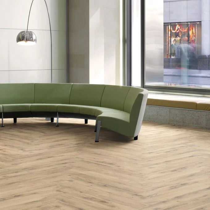 Expona-Simplay-177.8_x_1219.2_x_5mm_-_Colour-Natural-Wild-Oak-2571-Room