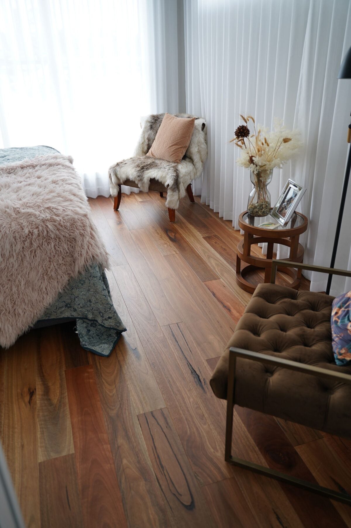 Fiddleback-1820_x_180_x_14-3mm-Brushed_Matte-Colour-Rustic-Spotted-Gum-Room