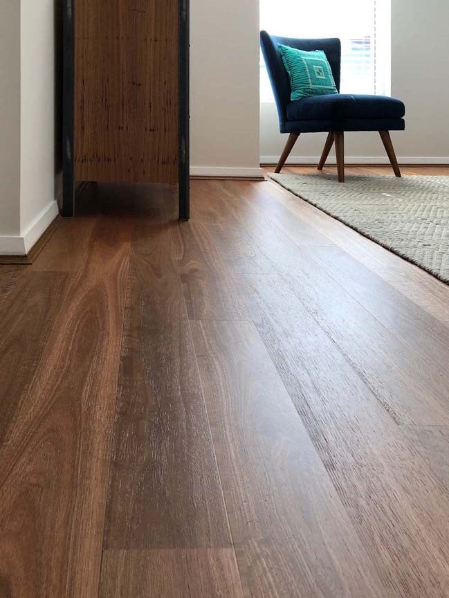 Fiddleback-1860_x_189_x_14-3mm-Brushed_Matte-Colour-Spotted-Gum-Room