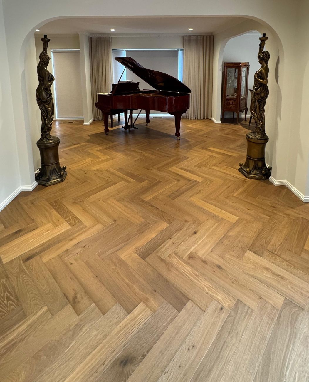 HB-Colour-Smoked-Brown-1048-room-1