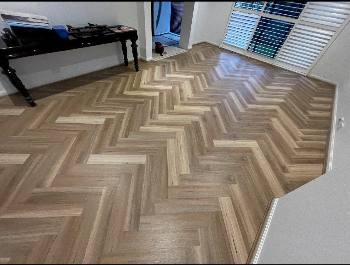 Herringbone-Luxury-Hybrid-8mm-Colour-Spotted_Gum-2