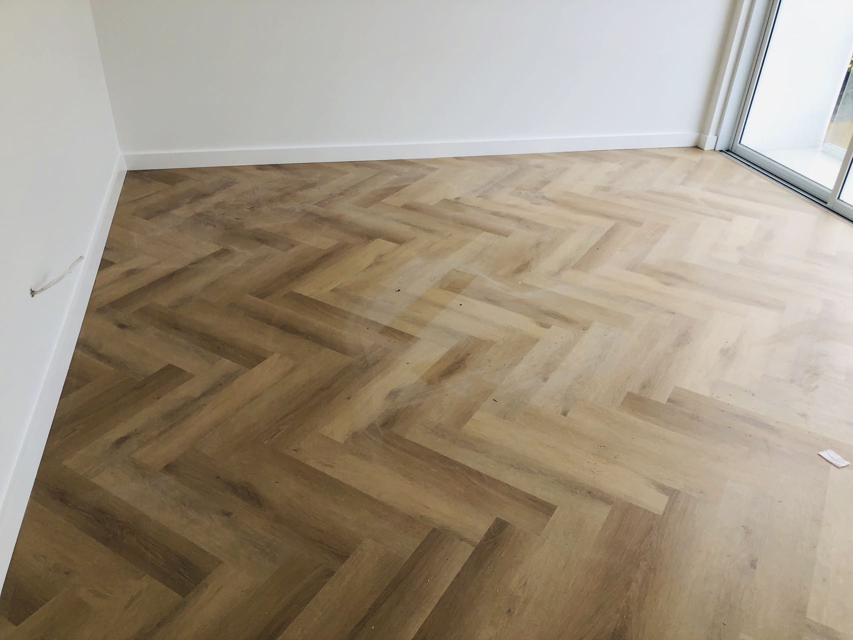 Luxury_Hybrid-Herringbone-8mm_Colour-Silk_Road-2_fcb7beea-979a-4fc8-8706-1f8b26e4f650