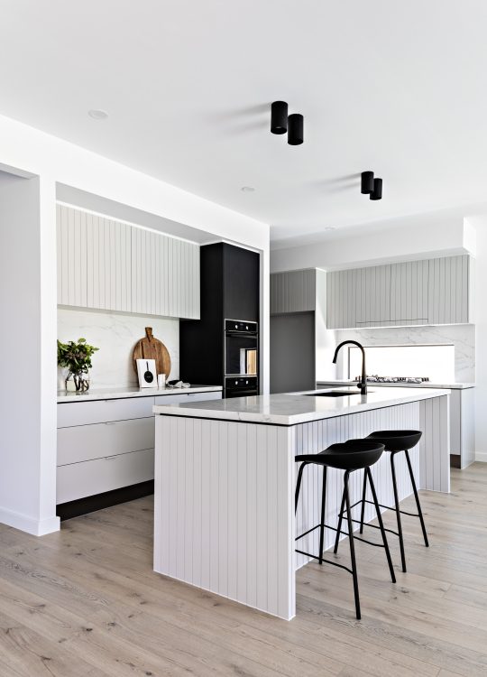 Maritime-Oakleaf-Laminate-Flooring-Standard-1_fd3eea4a-8a2e-4a11-94e6-1a456de759ed