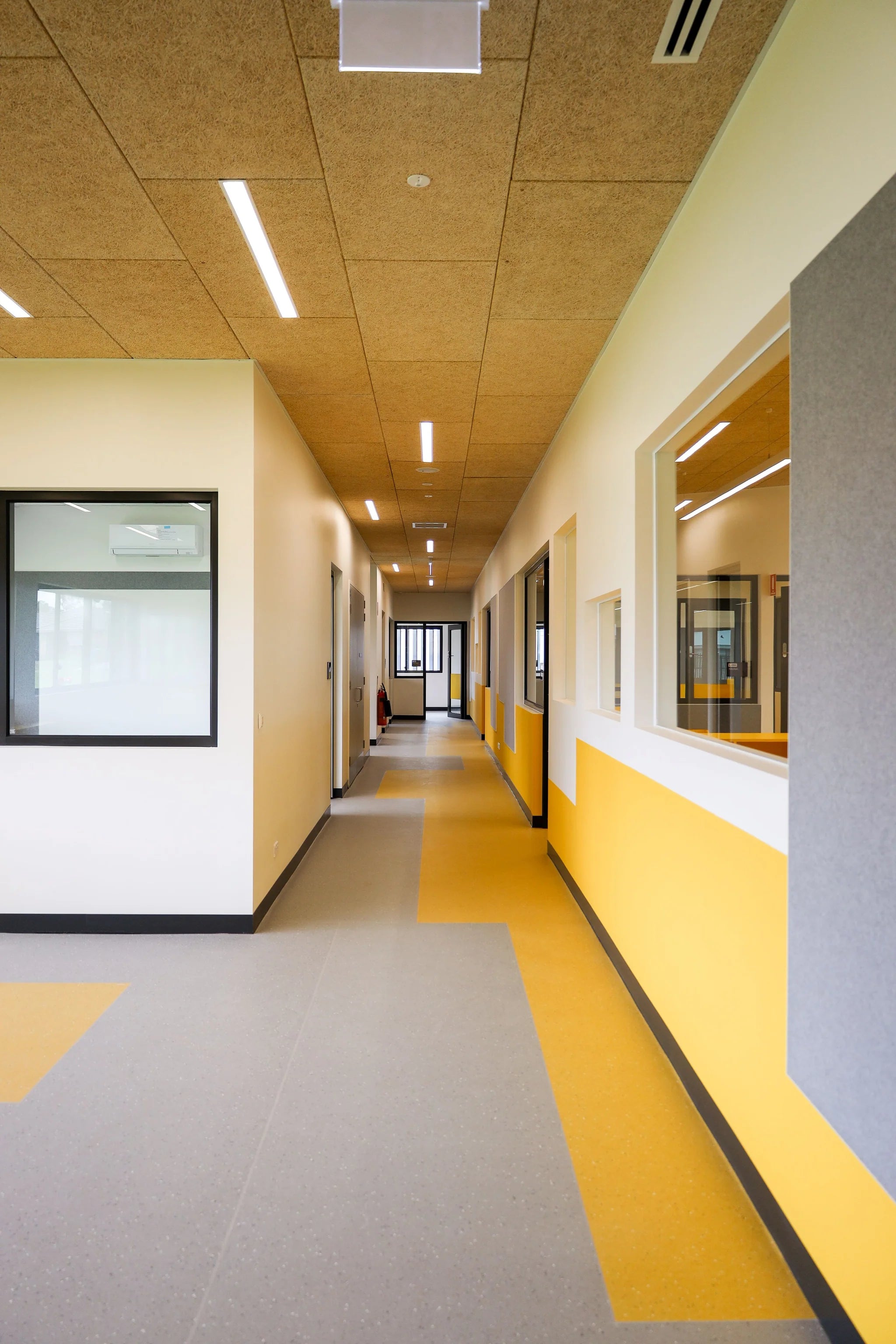 Natralis-Vinyl_Sheet_Flooring_-_20M_x_1.8M_x_2mm_Thickness_-_Colour_Wattle_and_Stringy_Bark-11