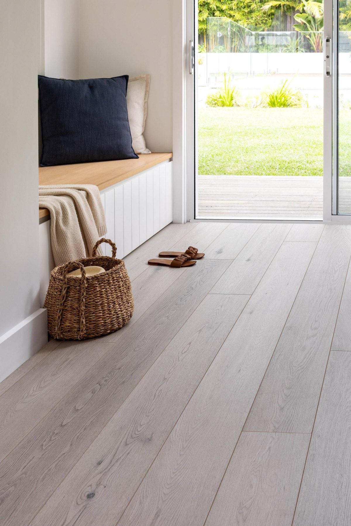 Oakleaf-HD-Plus-12mm-Laminate-Silk-Grey-2