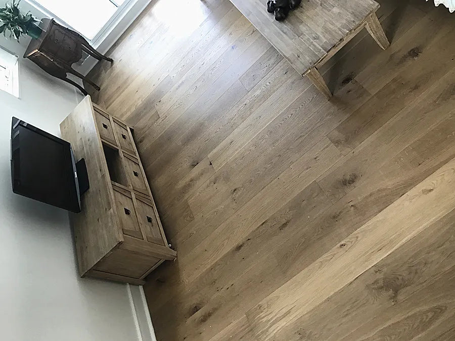 Swish_Oak_-Engineered_Timber_Flooring_4mm_top_Layer-Colour-Country-Caramel-Room
